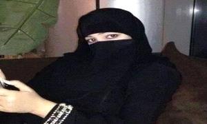 صدمة في المعلا.. فتاة تُضبط وهي تدفن "أسحار" بين القبور!