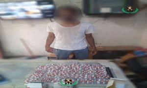 حزام لحج يضبط شخصين بحوزتهما كمية من الحبوب المخدرة في نقطة الحسيني