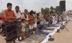 وكيل محافظة أبين يؤدي صلاة عيد الأضحى بملعب زنجبار 

