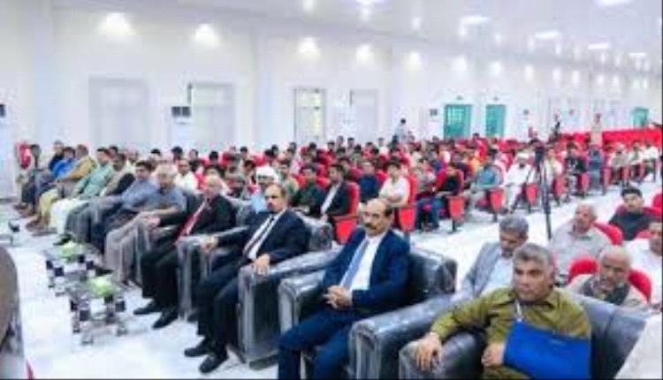 الكثيري يشارك إفطار طلاب المنحة الإماراتية بطب حضرموت