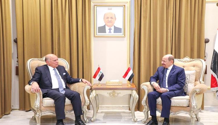 وزير الخارجية يبحث مع نظيره العراقي تعزيز العلاقات الثنائية والتحضيرات للقمة العربية