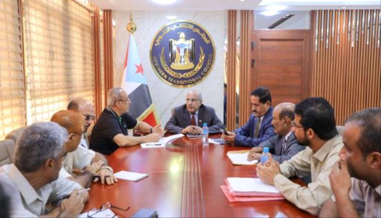 الكثيري يطلع على سير العمل الإداري في انتقالي شبوة
