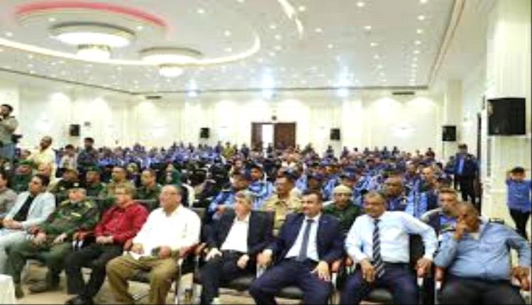 إدارة أمن العاصمة عدن تختتم فعاليات أسبوع المرور العربي بحفل خطابي وتكريمي.