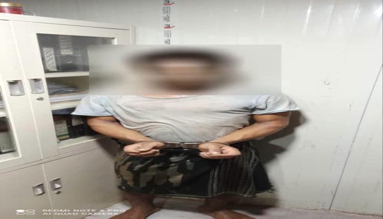 أمن عدن يضبط متهـ.مًا فارًا بارتكاب جر يمة قـ.تل في محافظة إب