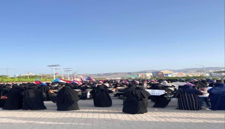 تظاهرة نسوية جديدة تنطلق في عدن تنديدًا بتدهور المعيشة وتردي الخدمات
