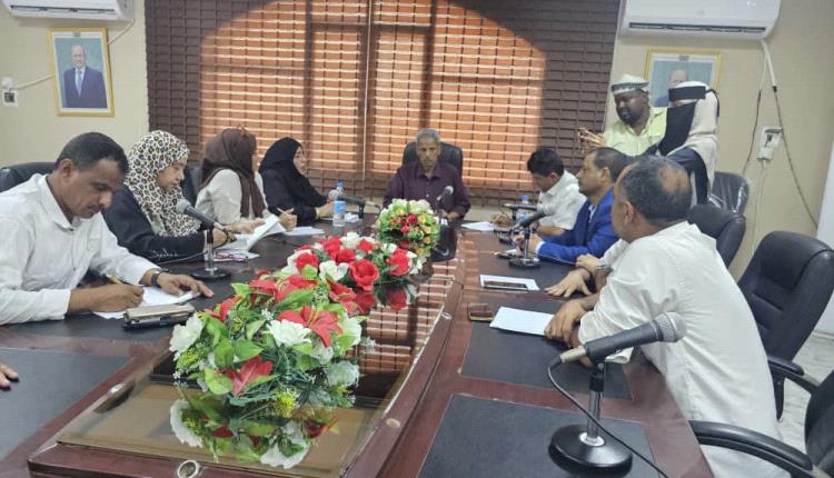 اللجنة الوطنية للتحقيق ومحافظ لحج يناقشان مستجدات حقوق الإنسان وأوضاع السجون في المحافظة