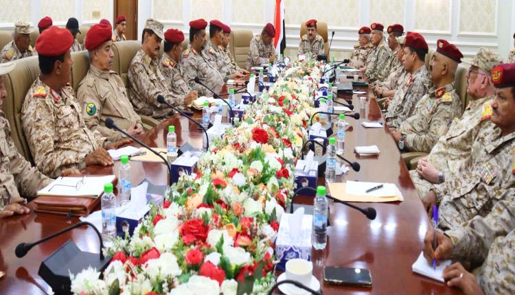 الفريق الركن الداعري يترأس اجتماعاً موسعاً لقيادة وزارة الدفاع ورؤساء الهيئات ومدراء الدوائر