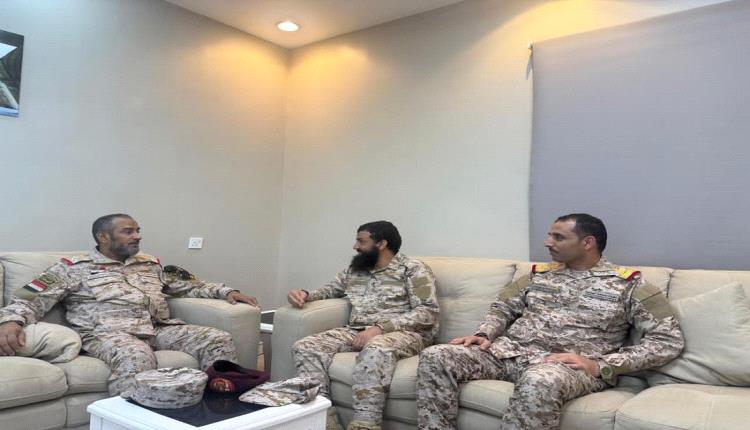 رئيس هيئة الأركان العامة يطلع على الأوضاع الميدانية في محور مران