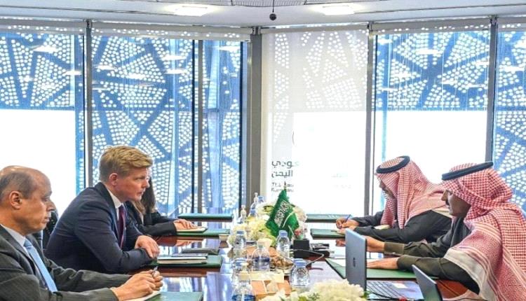 المبعوث الأممي يختتم تحركات دبلوماسية من الرياض ويكشف عن فرصة ذهبية لحل شامل في اليمن


