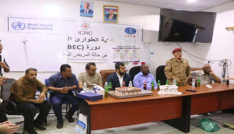 رئيس تنفيذية انتقالي الضالع يشهد ختام دورة التخدير في مستشفى الشيخ زايد ويكرم الدكتور أحمد سلمان
