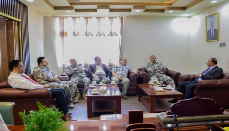 وزير النقل يبحث مع رئيس خفر السواحل تعزيز الأمن البحري وحماية المياه الإقليمية في عدن