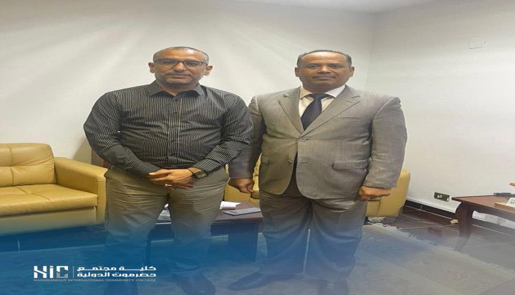 المُلحق الثقافي بسفارة الجمهورية اليمنية في القاهرة يستقبل مؤسس وعميد كلية مجتمع حضرموت الدولية