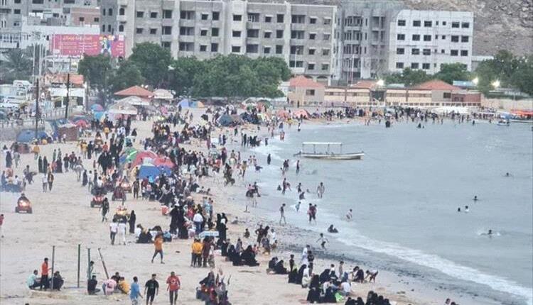 فاجعة في عدن.. أمواج غادرة تخطف أرواح أربعة شبّان في نزهة بحرية