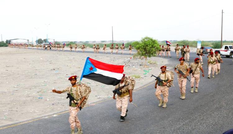 اللواء الخامس دعم وإسناد ينفذ مسيرًا عسـ.ـكرياً بمناسبة تخرج عدد من الدورات القـ.ـتالية التخصصية