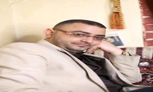  صـ.نعاء.. الحـ.و ثـ..يون يحضرون الصحفي المياحي مكبلًا خلف القضبان إلى قاعة المحكمة
