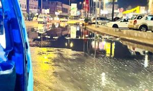 شوارع عدن تغرق في مياه الصرف الصحي