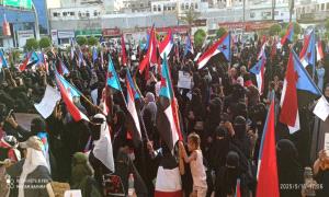 نساء الجنوب يرفعن أصواتهن من ساحة العروض: "نريد كهرباء وماء وكرامة تحت راية الجنوب"
