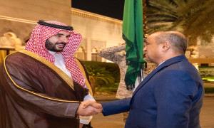 مصدر حكومي يوضح أسباب تأخر عودة رئيس الوزراء الى عدن
