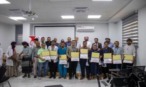 مستشفى عدن التعاوني الخيري يكرم موظفيه المتميزين بمناسبة عيد العمال العالمي