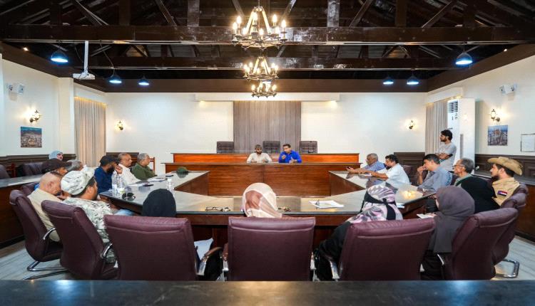 عدن.. مدير عام صيرة يشدد على رفع مستوى الخدمات وتعزيز الإيرادات