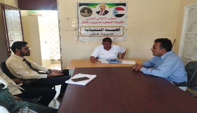 فريق التوجيه والرقابة الرئاسي يطلع على سير عمل إدارات تنفيذية انتقالي خنفر