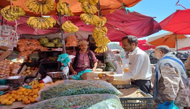 الصناعة والتجارة بمديرية الضالع تنفذ حملة ميدانية لمراقبة الاسعار بسوق سناح