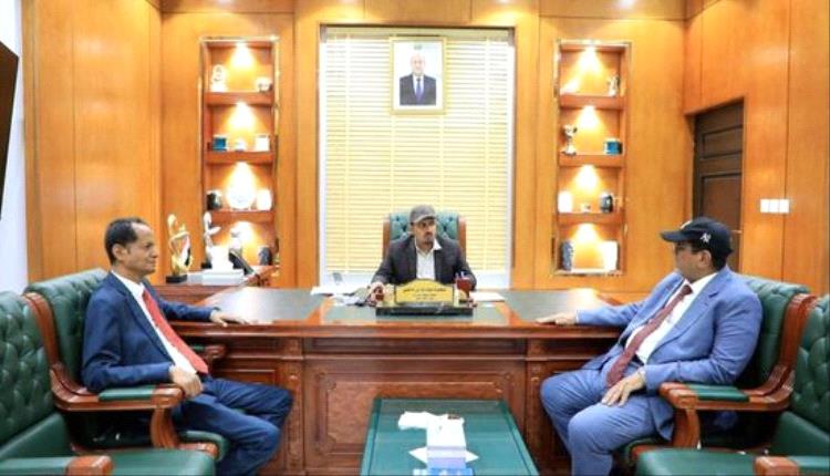 محافظ حضرموت يتابع أعمال استبدال وتحديث أنظمة المراقبة في مطار الريان

