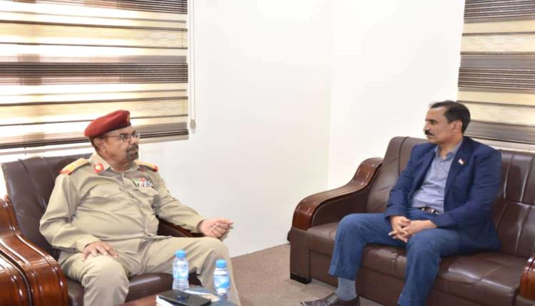 رئيس تنفيذية انتقالي حضرموت يلتقي رئيس مركز العمليات المشتركة بالمحافظة