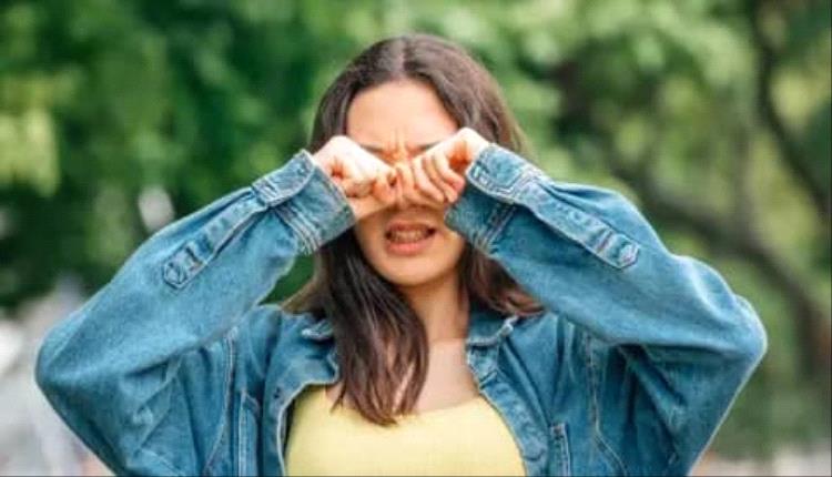 احذرها.. عادة شائعة قد تضر بصرك
