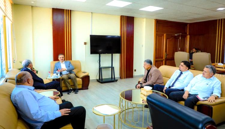 مستشار رئيس مجلس القيادة الرئاسي يناقش مع محافظ العاصمة عدن مستجدات الأوضاع