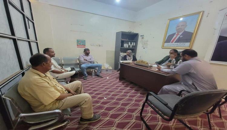 مدير عام قعطبة بكر الشاعري يلتقي مدير مشروع منظمة أكتد لمناقشة آلية تنفيذ المشاريع