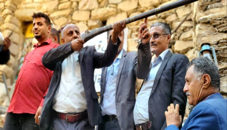 مدير عام الحصين يزور قرية عدينة الأثرية ويؤكد أهمية الحفاظ على الموروث التراثي في جبل حرير