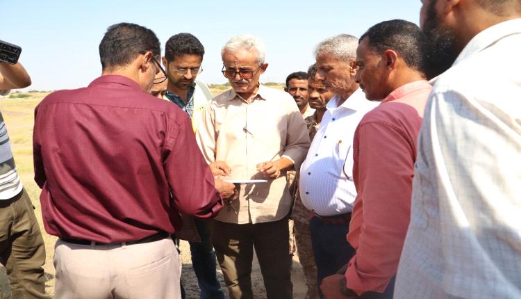 محافظ لحج والوفد الاستشاري لشركة (يو فيك) يطلعون على ترتيبات تنفيذ محطة الطاقة الشمسية الممولة إماراتيًا في بئر ناصر