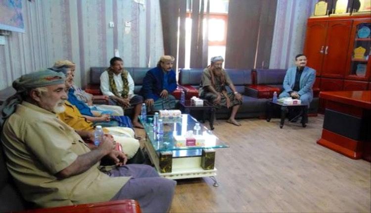 محافظ شبوة يستقبل وجهاء قبيلة لقموش لتعزيز التواصل والتعاون المحلي

