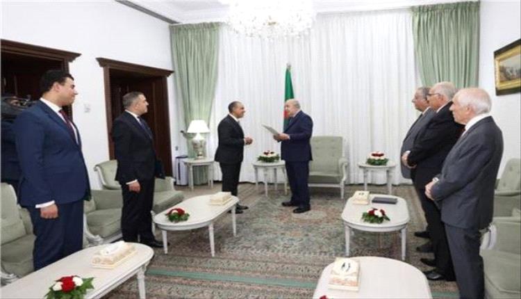 وزير الخارجية المصري يٌسلم نظيره الجزائري رسالة خطية من السيسي