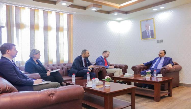 وزير النقل يبحث مع المستشار الاقتصادي للمبعوث الأممي الأوضاع الاقتصادية وحركة الملاحة الجويه والنقل البحري في اليمن