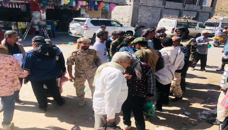 مدير عام الشعيب ورئيس انتقالي المديريه يتفقدان سير العمل في مشروع بناء ادارة الامن الجديده . 
