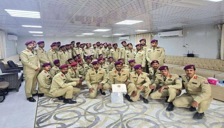 خريجو الدفعة الثالثة من كلية زايد العسكرية من أبناء حضرموت يتسلّمون شهادات تخرّجهم بالمكلا