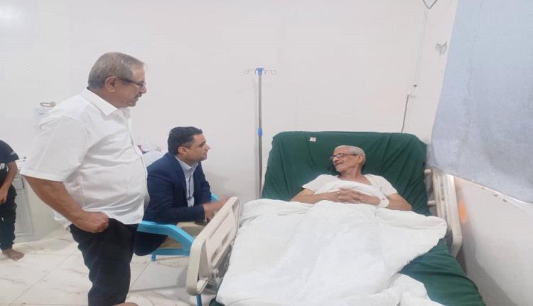 نائب وزير الإعلام والثقافة والسياحة يطمئن على الحالة الصحية لرئيس هيئة الآثار بعد إجراء عملية جراحية