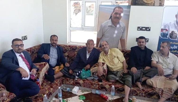 مدير عام قعطبة بكر الشاعري يلتقي اللواء شلال شايع قائد مكافحة الإرهـ.ـاب 