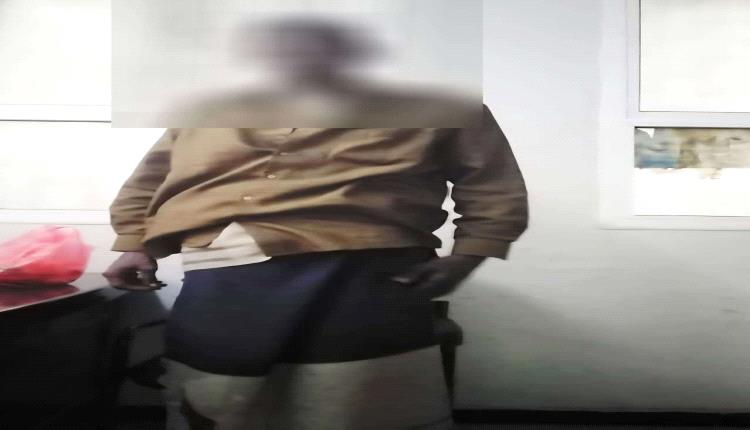 شرطة التواهي تلقي القبض على متهم بتخريب شبكة الصرف الصحي في حي العروسة
