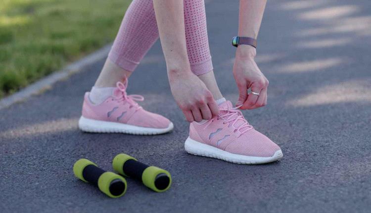 "المشي إلى الخلف".. سرّ اللياقة المدهش للجسم والعقل