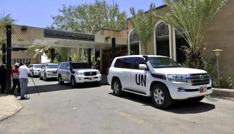 مليـ.ـشيا الحو.ثي تحقق مع مختطفين من منظمات دولية وتجبرهم على اعترافات قسرية