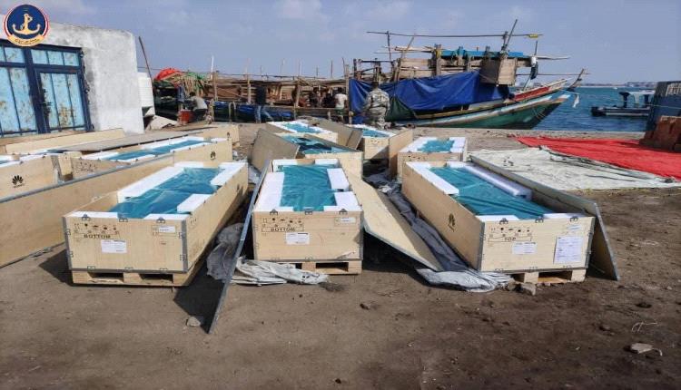 خفر السواحل اليمني يضبط سفينتين قادمتين من جيبوتي ويحتجز معدات اتصالات حديثه كانت مخفية