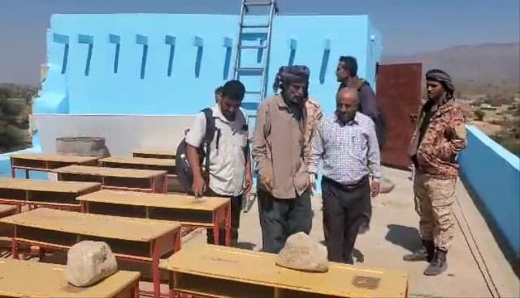 مدير عام الحصين يتسلم مشروع ترميم وتأهيل أربعة فصول دراسية في عاصمة المديرية