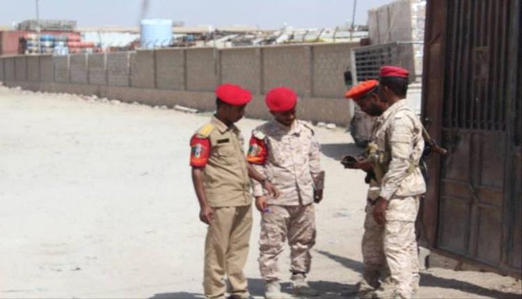 التوجيه المعنوي للشرطة العسكرية يتفقد مواقع الكتيبة الثالثة بالمكلا