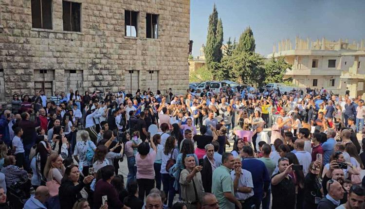 منذ 13 عاماً.. عائلات سورية مهجرة تعود إلى منازلها في إدلب