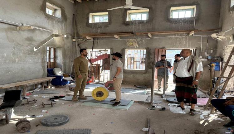 مدير عام مديرية صيرة يتفقد مشروع تأهيل وترميم مبنى نادي التلال الرياضي