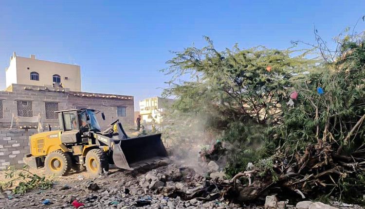 مدينة بروم تشهد تنفيذ حملة ازالة لأشجار السيسبان ومخلفات البناء