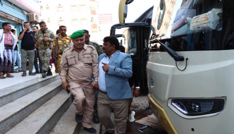 نزول لجنة فنية للتفتيش على حافلات النقل الجماعي بعدن